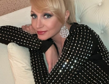 Кристина Орбакайте лаконично поздравила своего мужа Михаила Немцова с,“фарфоровой годовщиной” - певица опубликовала цифру “20” и добавила,“сердечко”