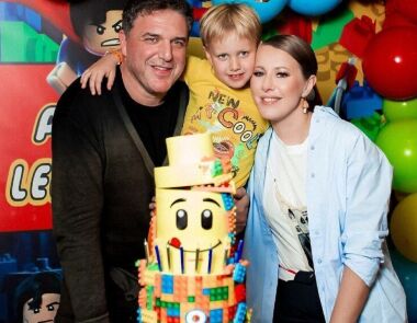 Ксения Собчак поделилась кадрами детского LEGO праздника в честь 8-летия сына