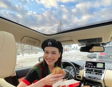 Сегодня день рождения гамбургера