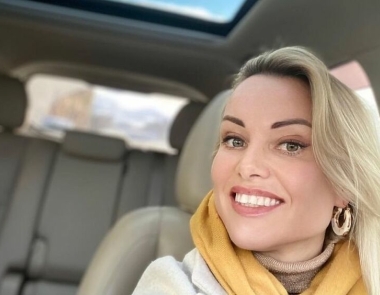 В центре внимания сейчас редактор Первого канала Марина Овсяникова