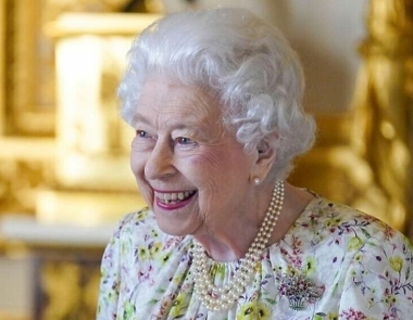 Самый долго правящий монарх Великобритании Елизавета II отмечает 96-летие