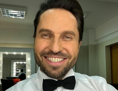 Резиденту Comedy Club Александру Ревве (он же Артур Пирожков) в последнее время не до,шуток - он сосредоточился на музыкальной карьере