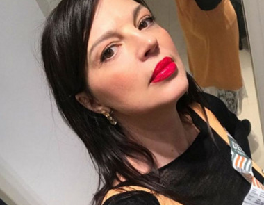 Дизайнер рассказала, как борется с "убитыми" клумбами во дворах