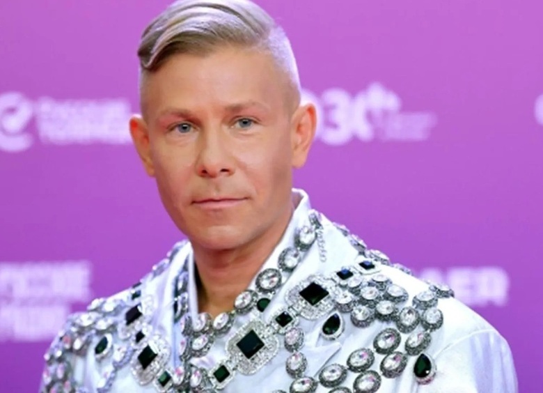 Хотел лечить морских свинок, но завоевал сцену: Мите Фомину — 52