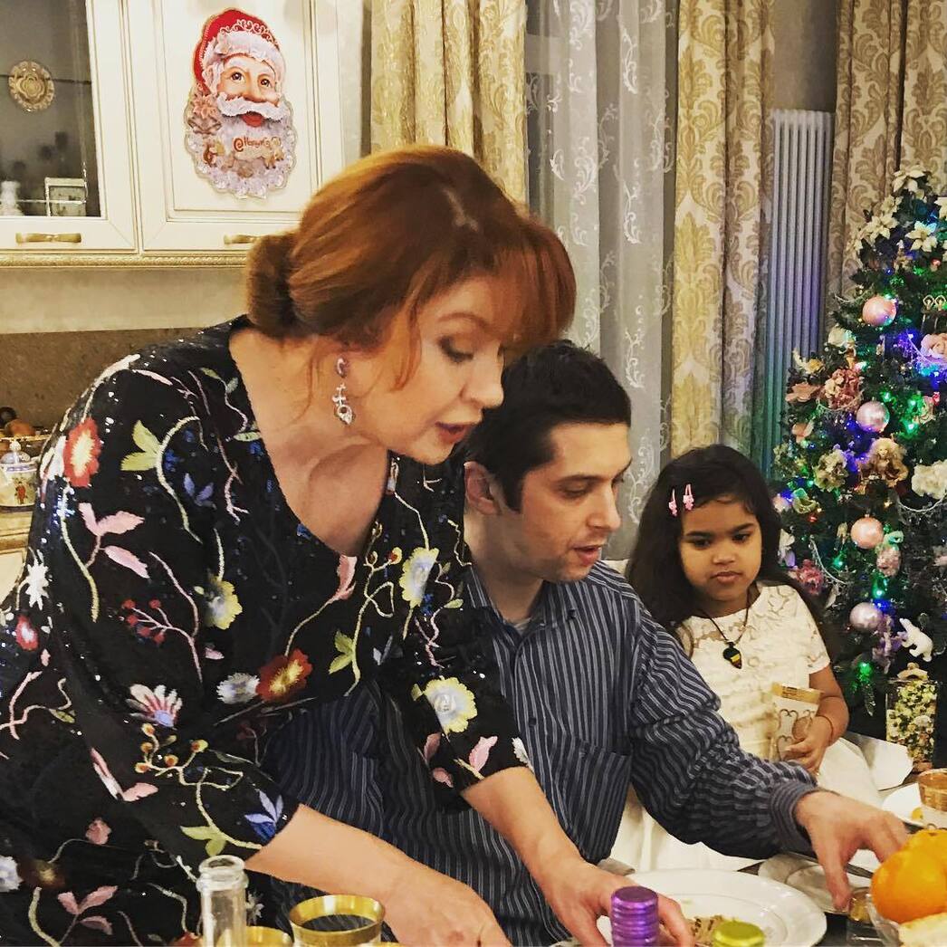 Вера Сотникова с сыном и внучатой племянницей