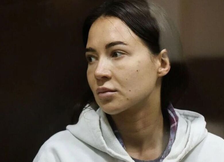 С трудом передвигается: у беременной Чекалиной отказывает нога