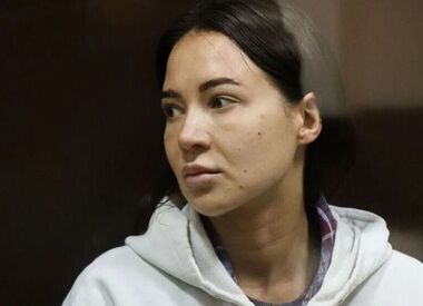С трудом передвигается: у беременной Чекалиной отказывает нога