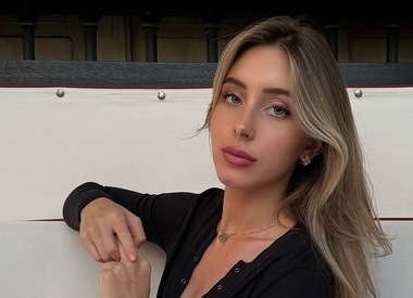 Невеста Павла Дурова зажгла в бикини