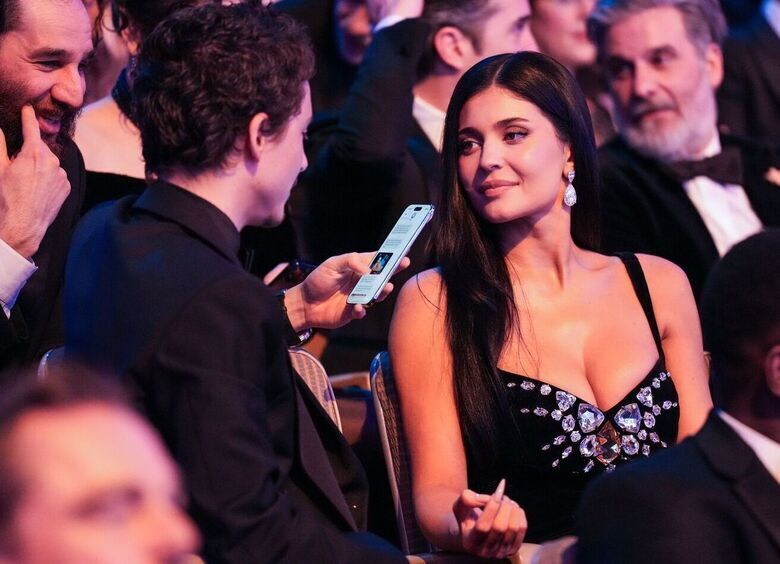 Кайли Дженнер смутилась от двусмысленной шутки ведущего BAFTA