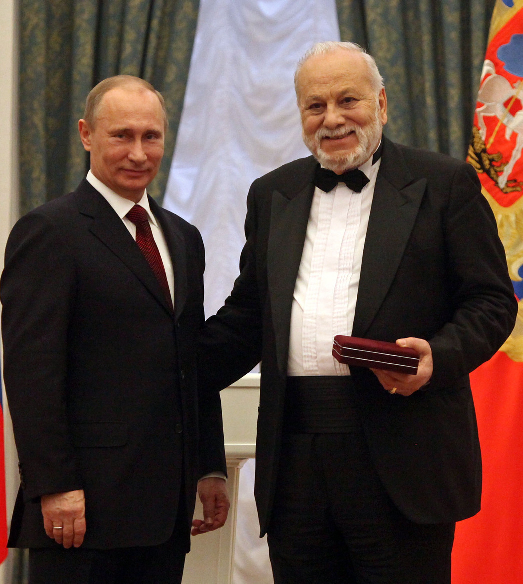 Президент РФ Владимир Путин и Бедрос Киркоров. Фото: Наталья Губернаторова. 2013 год