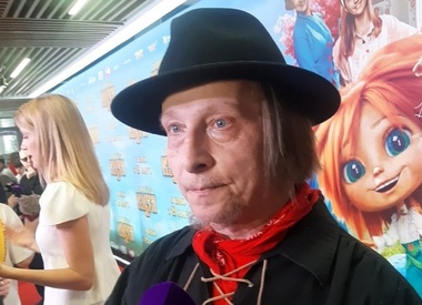 Кадры недели: Охлобыстин рассказал о болезни, Гагарина показала дочь от фотографа