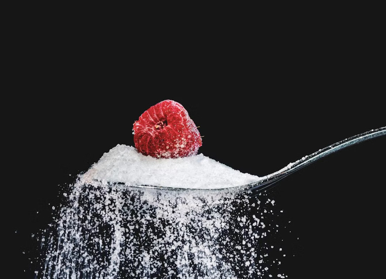 Пять неочевидных продуктов, в которых есть сахар: как это влияет на здоровье