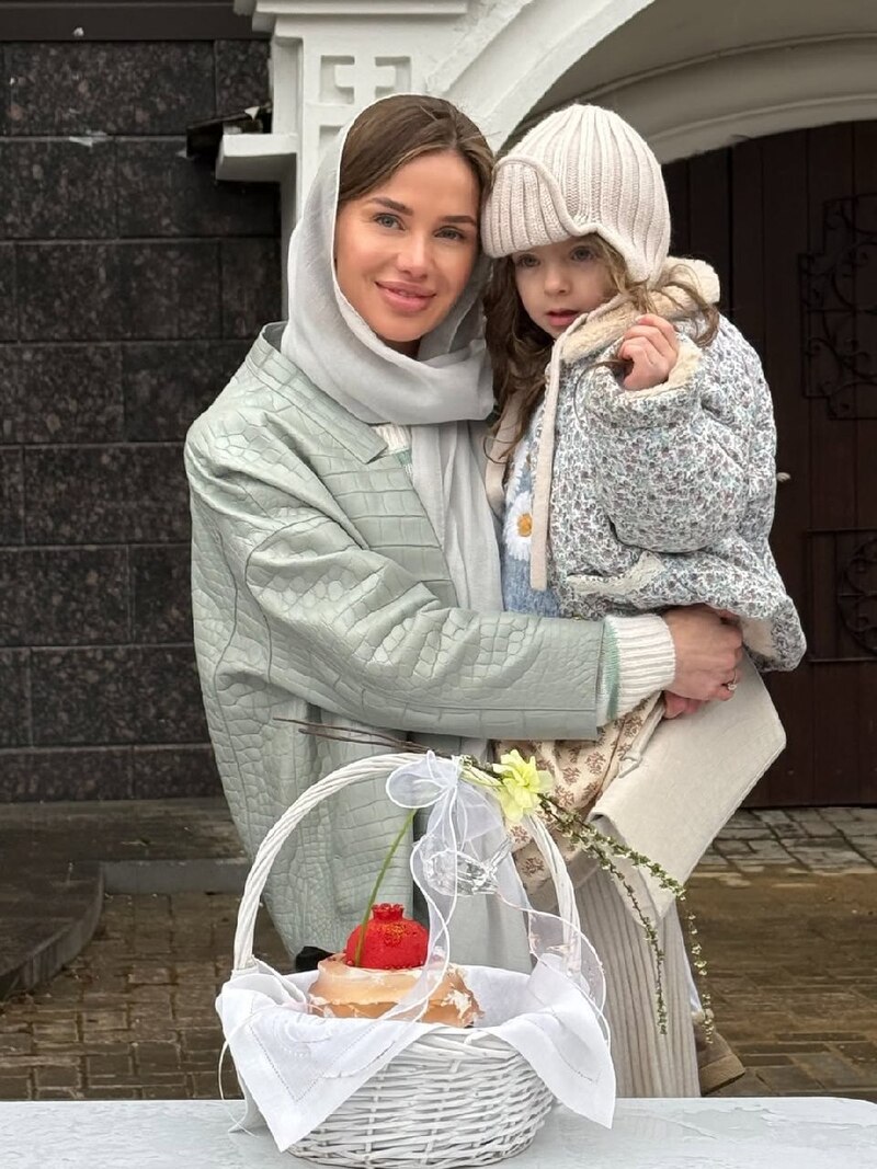 Алекса с дочерью в Пасху 2026