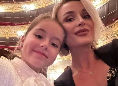 Полина Гагарина трогательно поздравила дочь и показала видео с ее домашней тренировкой