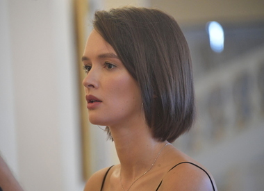 «Она какая-то другая»: Паулина Андреева переполошила поклонников кадрами из Парижа на фоне развода с Бондарчуком
