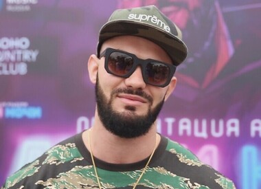 Джиган увидел бездомных котов и вспомнил о дочери