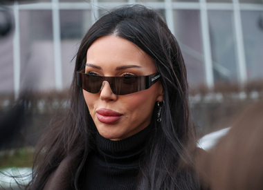 Оксана Самойлова показала, как дочь выпрашивает ее вещи