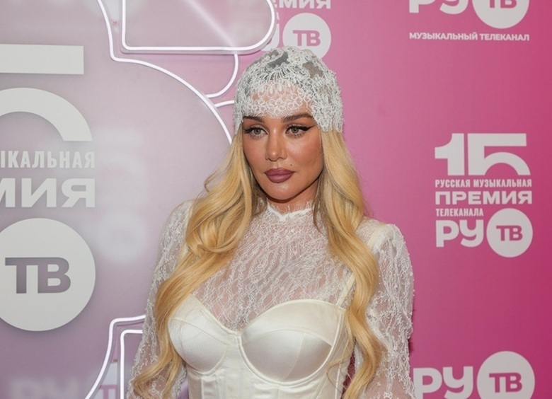 Анна Седокова показала собаку и ответила хейтерам с юмором