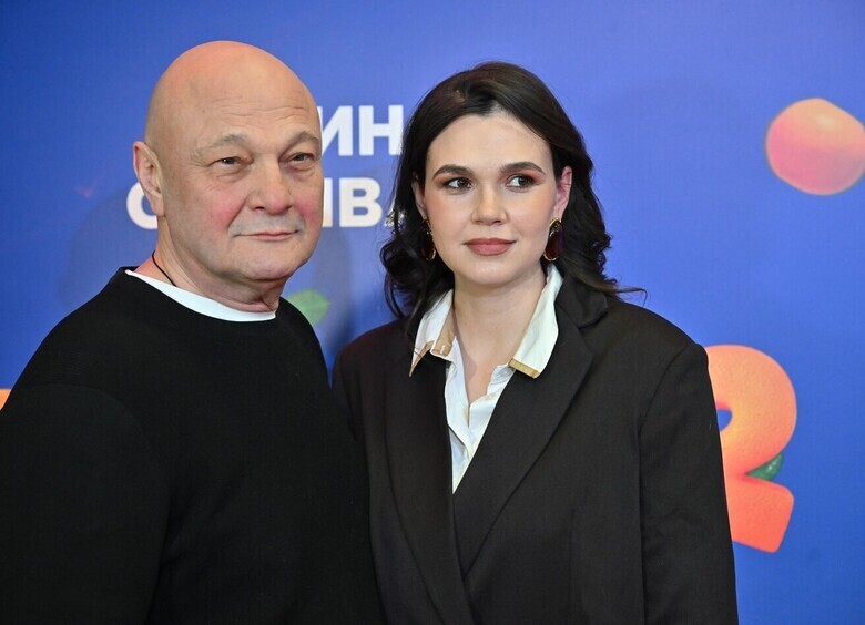 «Сильно раздражает»: молодая супруга Гинзбурга раскрыла его давнюю привычку в быту