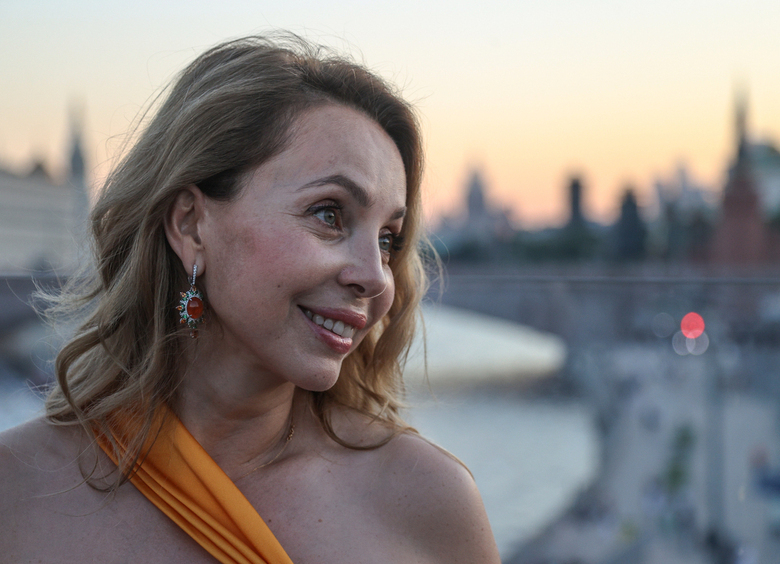 Марина Муравьева-Газманова надела прозрачное кружево для похода в загс