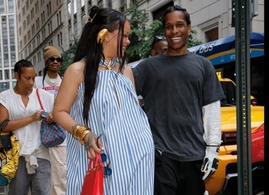 Рианна сияет от счастья на прогулке с A$AP Rocky после его скандального секс-признания