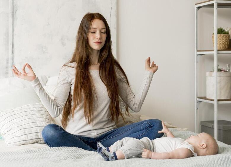 Мама спит, она устала: техники микро-отдыха для работающих родителей