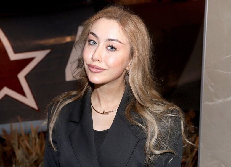 Внучка Александра Маслякова показала отпускные кадры в купальнике