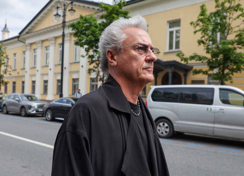 «Знойный мужчина»: Олег Меньшиков взволновал поклонниц полуобнаженным телом
