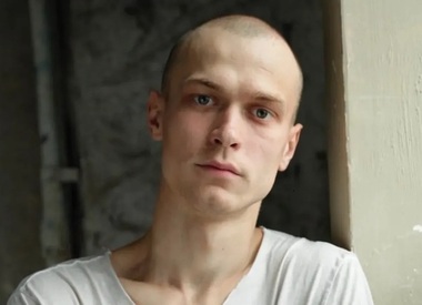 Юра Борисов впервые ответил на критику спектакля «Гамлет» с его участием