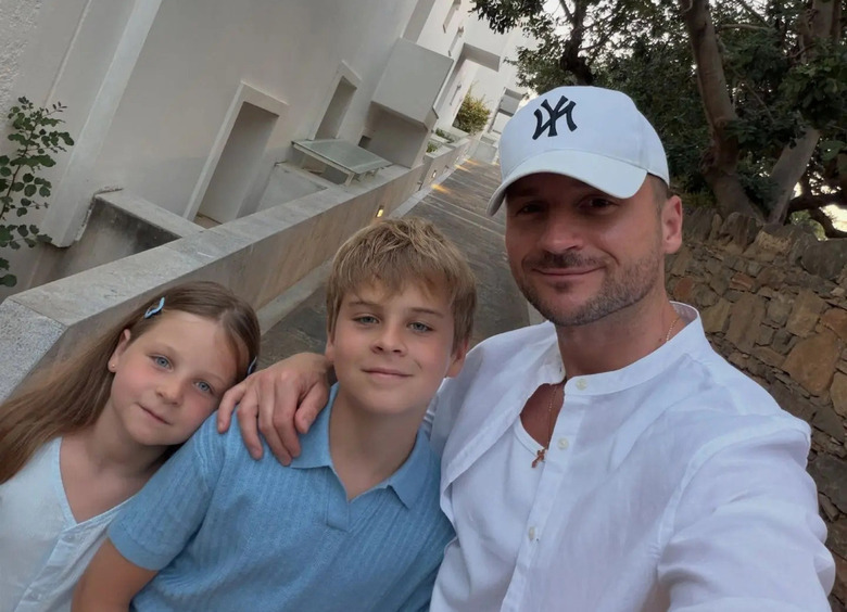 «Папеньку любимого снимают»: Лазарев похвалил 11-летнего сына за умение профессионально фотографировать