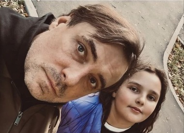 Евгений Цыганов показал подросшую дочь: редкое фото
