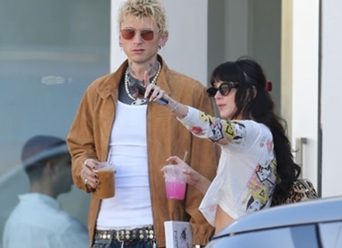 Дакота Джонсон и Machine Gun Kelly провели свидание