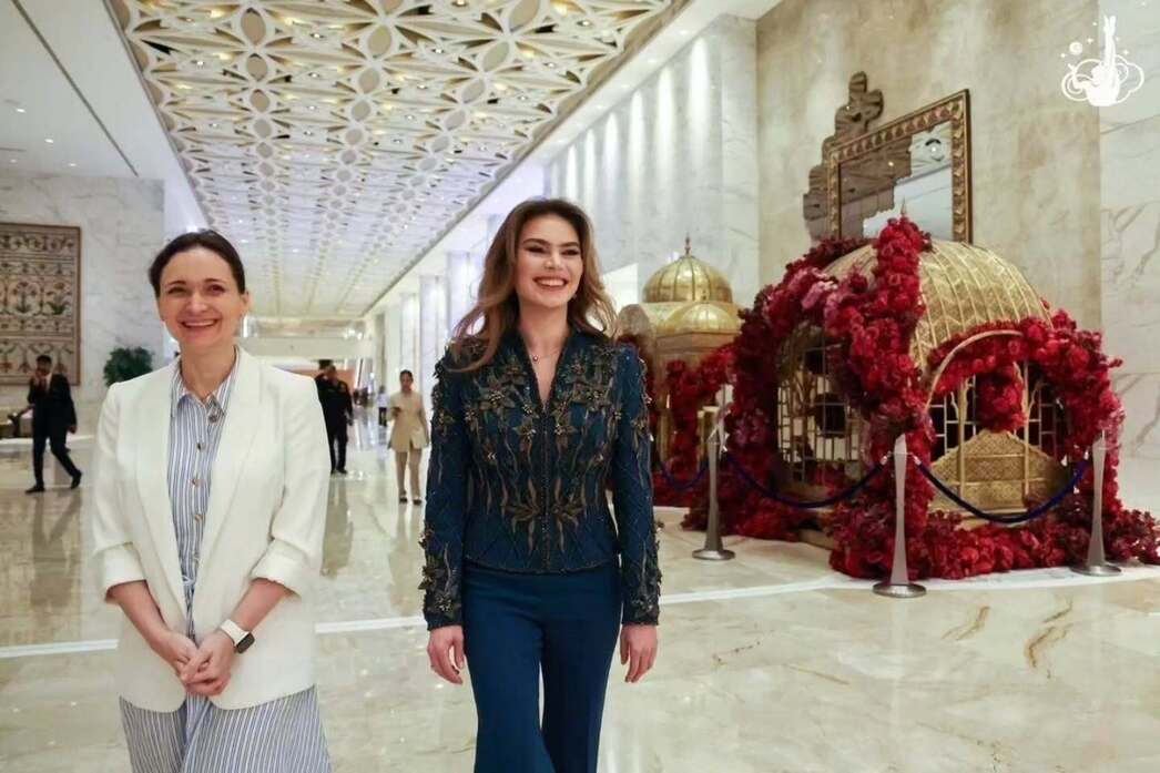 Алина Кабаева на экскурсии по Культурному центру имени Ниты Мукеш Амбани